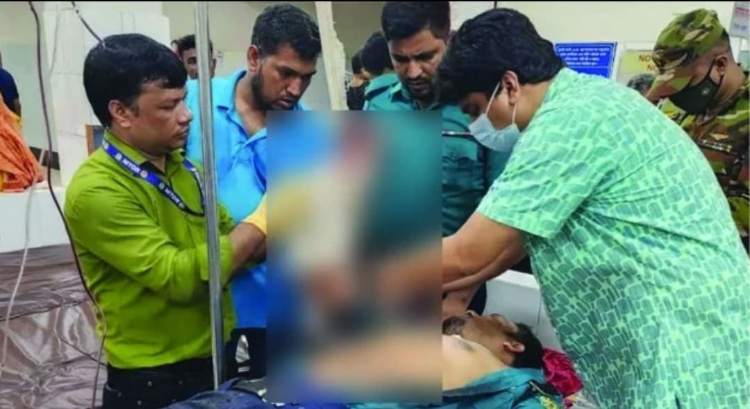 মোহাম্মদপুরে ‘কবজি কাটা’ গ্যাংয়ের হামলায় আহত পুলিশ, আতঙ্কে এলাকাবাসী