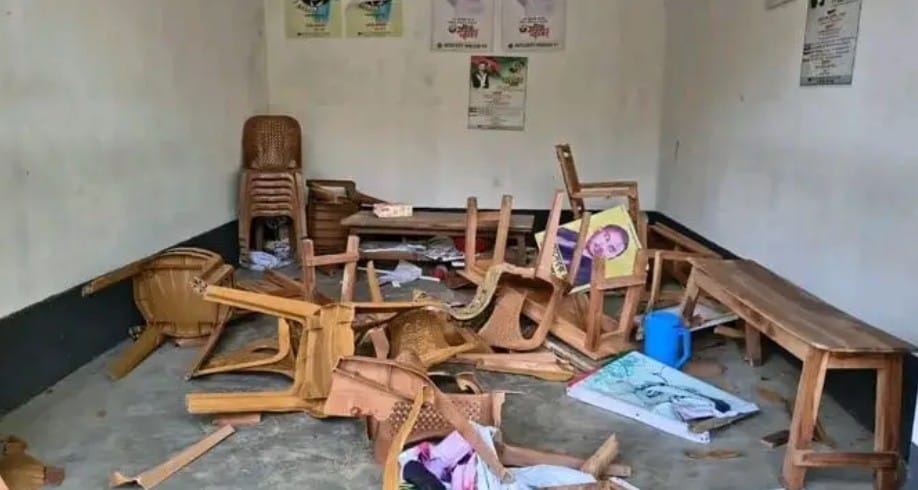 আওয়ামী লীগ দুর্বৃত্তের হামলায় বিএনপি অফিস ভাঙচুরের অভিযোগ