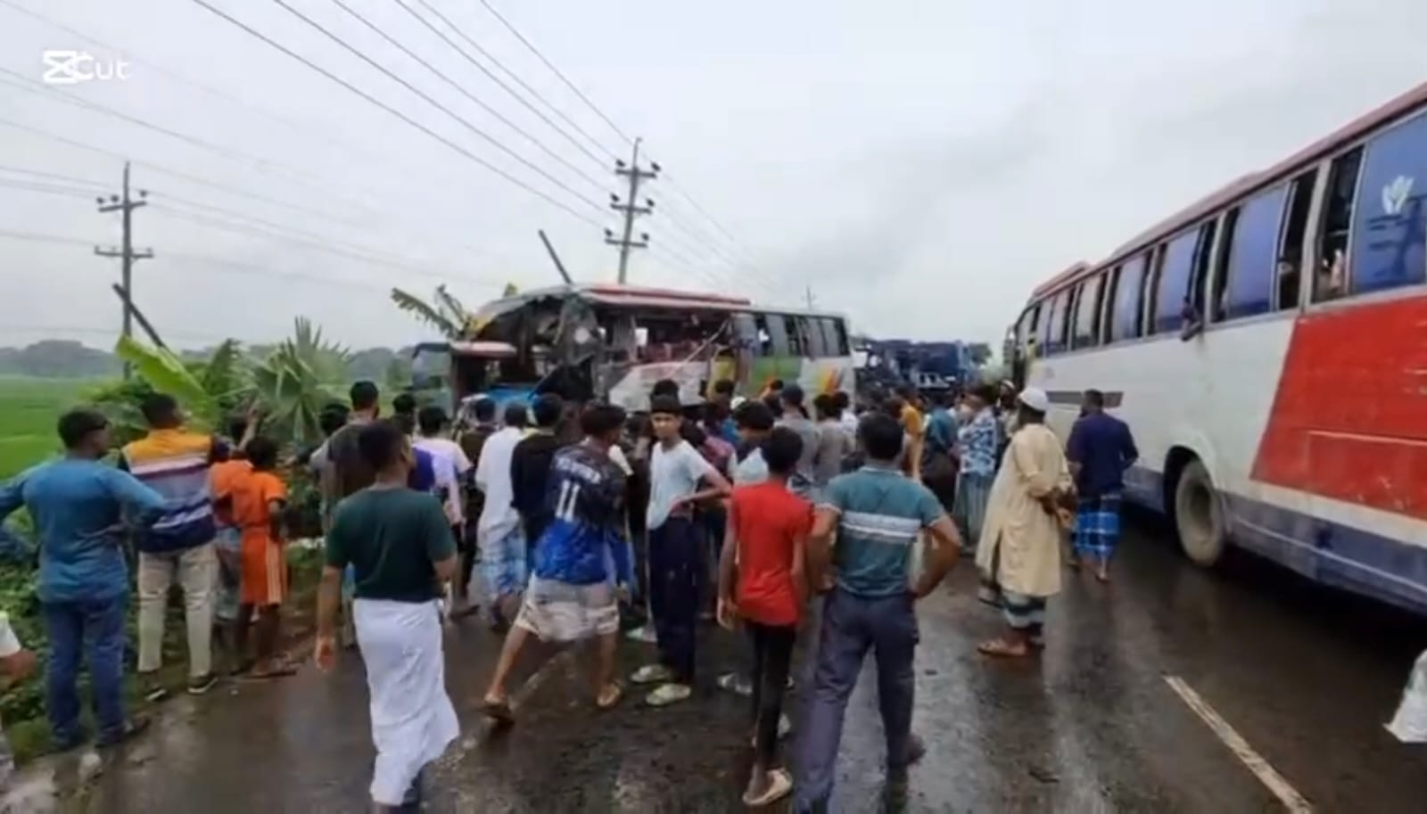 বাসের মুখোমুখি সংঘর্ষে নিহত ২, আহত অন্তত ১৫