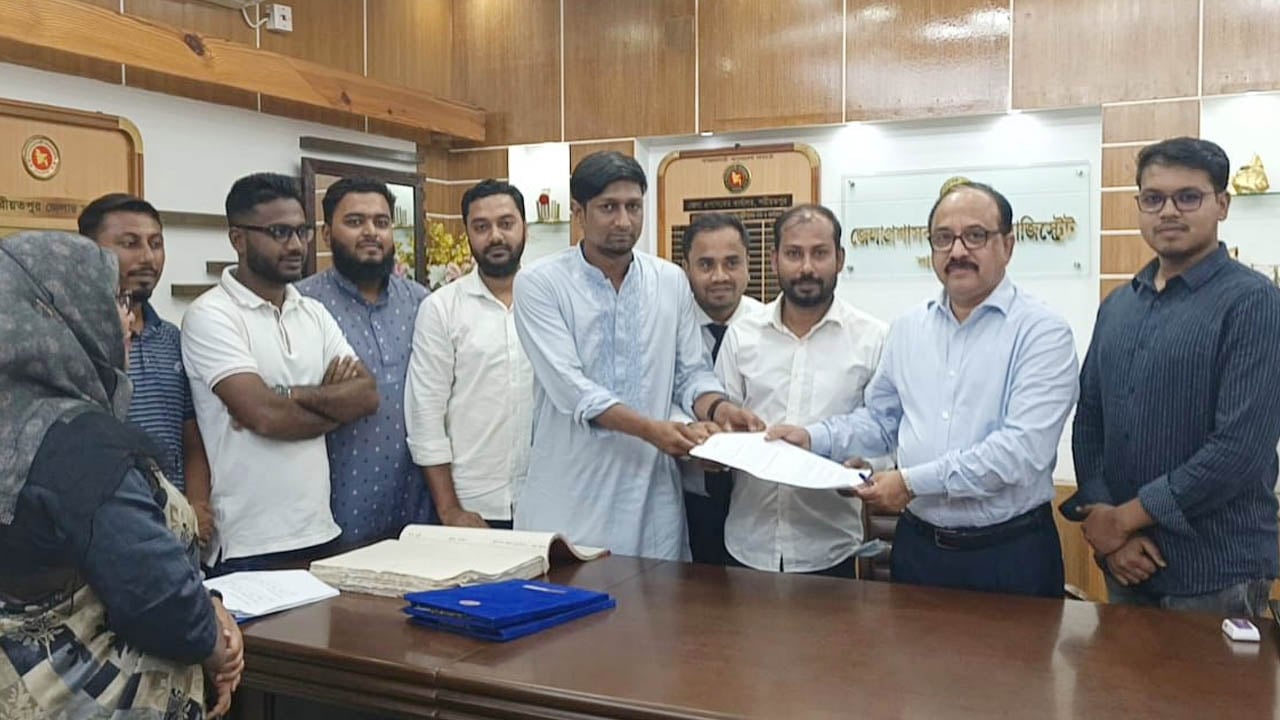 শরীয়তপুরকে ঢাকায় রাখার দাবিতে ‘জাগো শরীয়তপুর’-এর স্মারকলিপি, উন্নয়ন ও সংযোগে ৭ দফা প্রস্তাব