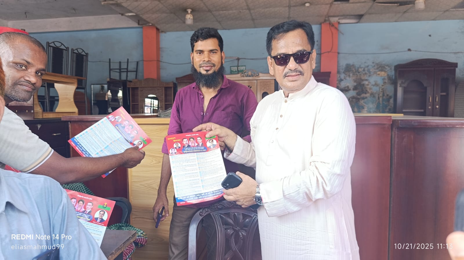 নড়িয়ায় কর্নেল ফয়সালের নেতৃত্বে ৩১ দফা বাস্তবায়নে লিফলেট বিতরণ