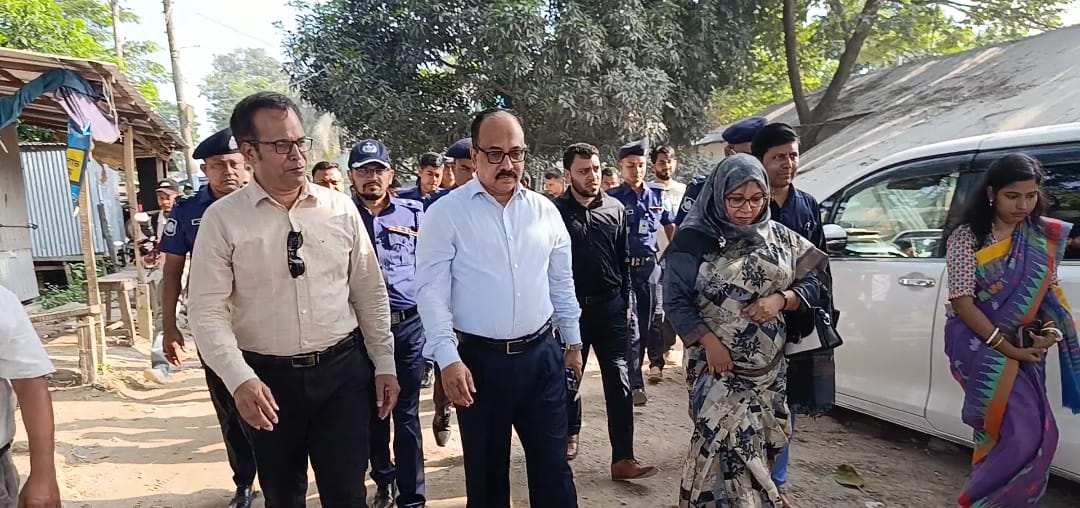 ইলিশ শিকারে শিশুদের ব্যবহার করা হচ্ছে, যা দুঃখজনক: ঢাকা বিভাগীয় কমিশনার