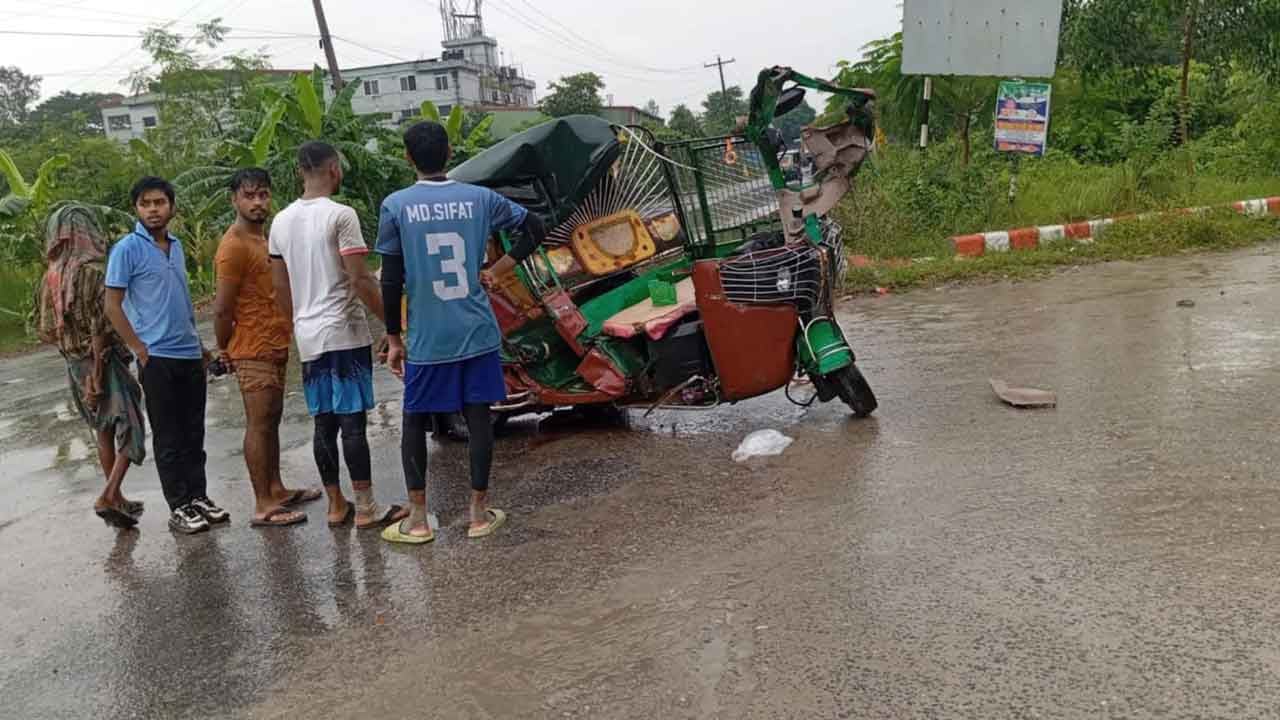 গাজীপুরে ড্রাম ট্রাকচাপায় শিশুসহ তিনজন নিহত, একই পরিবারের দুইজন আহত