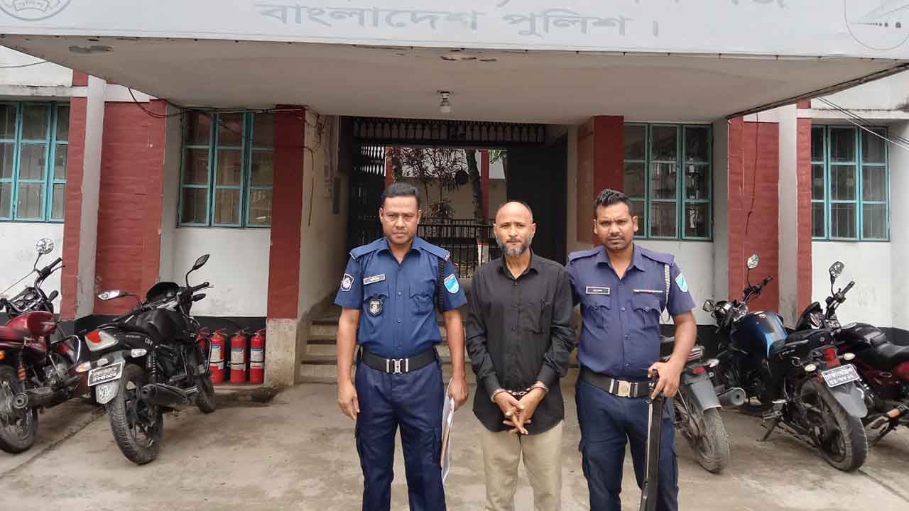 মানিকগঞ্জের শিবালয়ে জমি দখল ও নির্বাচনী অফিস ভাঙচুরের অভিযোগে উপজেলা বিএনপি নেতা গ্রেপ্তার