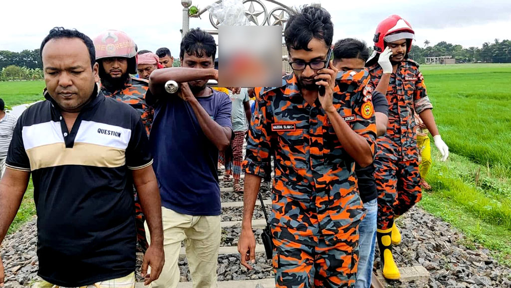 ঈশ্বরদীতে হেডফোনে গান শুনতে শুনতে রেললাইন পার, ট্রেনে কাটা পড়ে যুবকের মৃত্যু