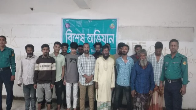 মোহাম্মদপুরে বিশেষ অভিযানে ১৬ জন গ্রেপ্তার, আইনশৃঙ্খলা রক্ষায় পুলিশের পদক্ষেপ