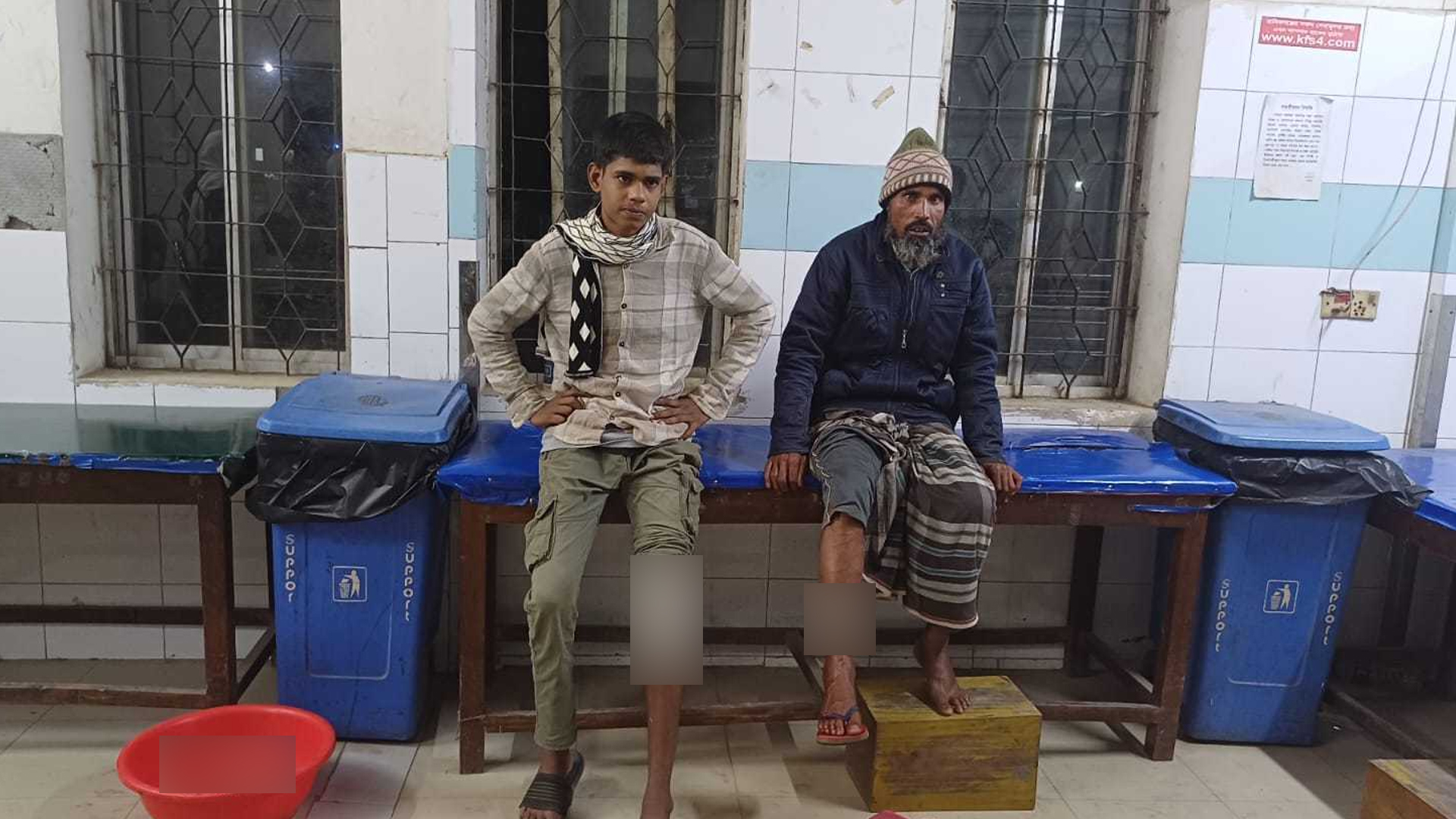 মানিকগঞ্জ বাসস্ট্যান্ডে পরপর তিন ককটেল বিস্ফোরণ, দুই রিকশাচালক আহত