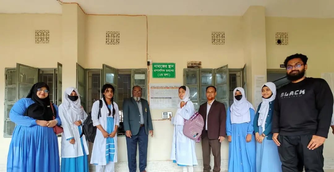 শরীয়তপুর সরকারি মহিলা কলেজে ডিজিটাল হাজিরা ব্যবস্থার উদ্বোধন