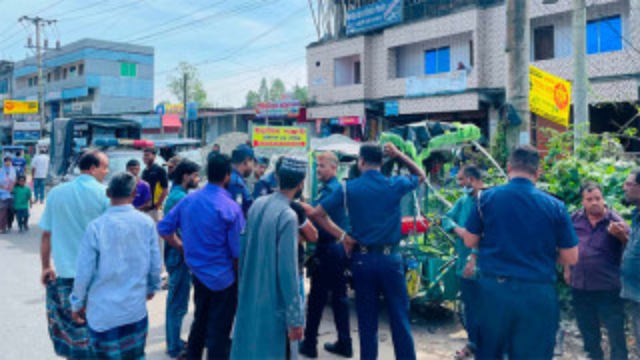 নোয়াখালীতে ট্রাকচাপায় অটোরিকশার ৬ যাত্রী নিহত