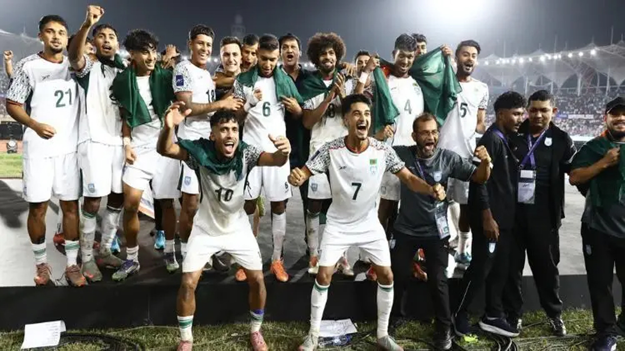 ২২ বছর পর ভারতকে হারিয়ে ইতিহাস গড়ল বাংলাদেশ ফুটবল দল