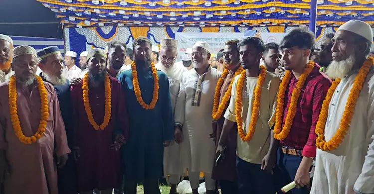 কিশোরগঞ্জে জামায়াতে যোগ দিলেন বিএনপি ও গণঅধিকার পরিষদের ৬৪ নেতাকর্মী