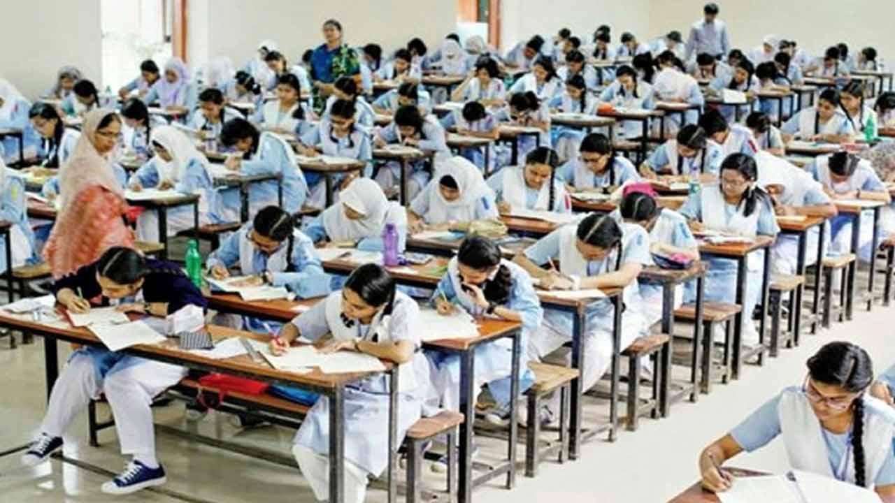 ২০২৬ এইচএসসি: মানোন্নয়ন ও অনিয়মিত পরীক্ষার্থীদের জন্য ভিন্ন সিলেবাস ঘোষণা।