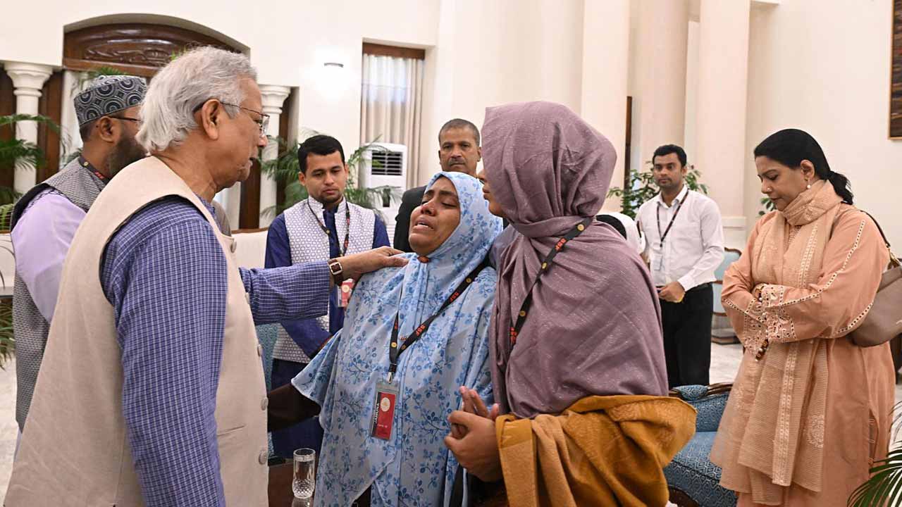 গুরুতর আহত হাদির চিকিৎসা: সব ব্যবস্থার আশ্বাস দিলেন প্রধান উপদেষ্টা