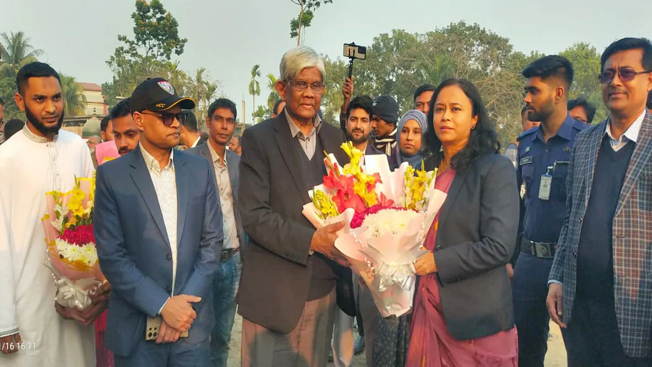 পে-স্কেল নিয়ে সরকারি কর্মচারীদের ‘ধৈর্য’ ধরতে বললেন অর্থ উপদেষ্টা