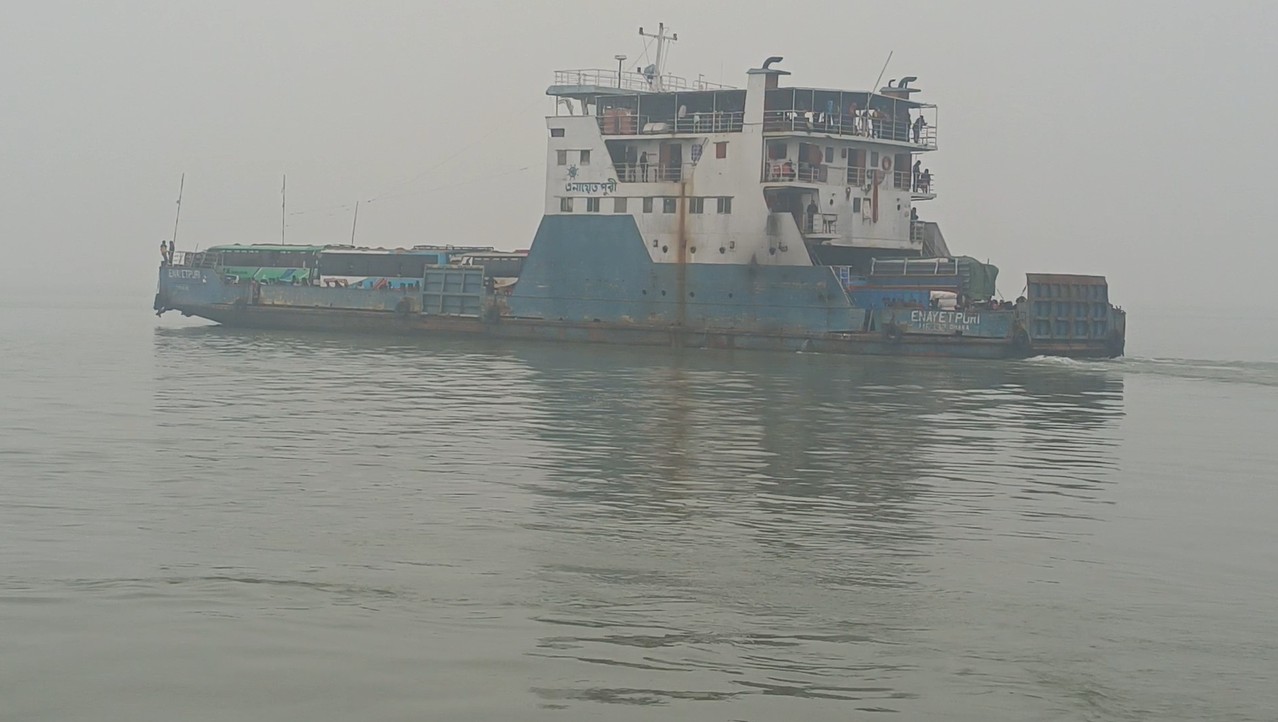 ৮ ঘণ্টা পর শরীয়তপুর–চাঁদপুর নৌরুটে ফেরি চলাচল শুরু