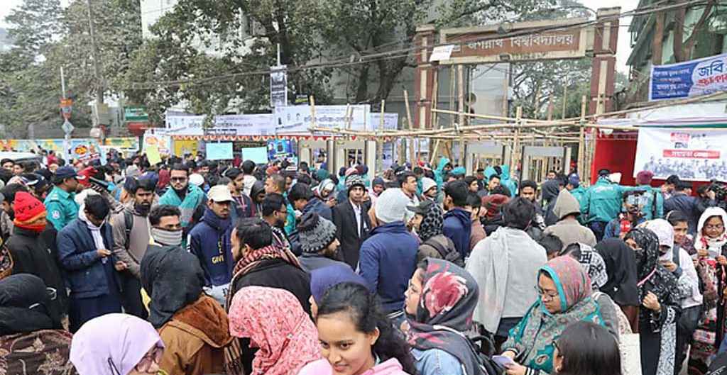 ২১ বছর পর ভোটাধিকার প্রয়োগ করছেন জগন্নাথ বিশ্ববিদ্যালয়ের শিক্ষার্থীরা