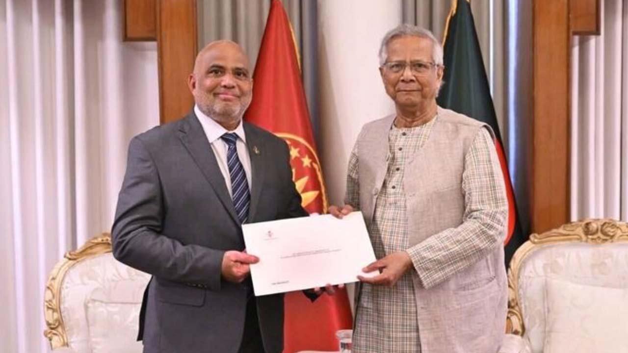 সার্ককে সক্রিয় করার তাগিদ প্রধান উপদেষ্টার, মালদ্বীপের বিশেষ দূতের সাক্ষাৎ