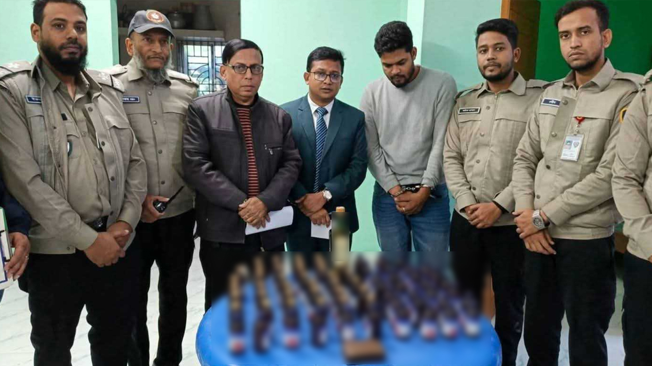 মাদারীপুরে যৌথ বাহিনীর মাদকবিরোধী অভিযান: ৭০ বোতল ফেনসিডিলসহ আটক ১
