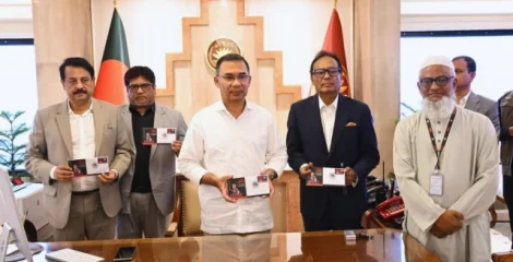 তেজগাঁও কার্যালয়ে প্রধানমন্ত্রীর প্রথম দিন: স্মারক ডাকটিকিট অবমুক্ত ও বৃক্ষরোপণ