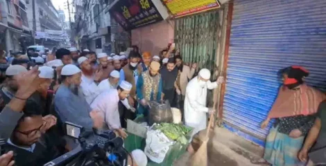 রাস্তা পরিষ্কারে নামলেন জামায়াত আমির, জুলাইয়ের চেতনা বাস্তবায়নের ডাক