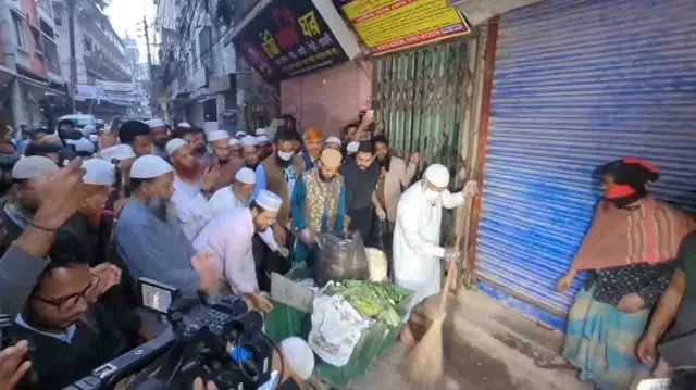 রাস্তা পরিষ্কারে নামলেন জামায়াত আমির, জুলাইয়ের চেতনা বাস্তবায়নের ডাক