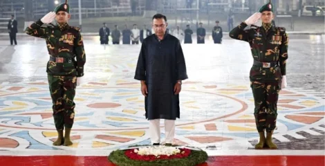 একুশের প্রথম প্রহরে শহীদ মিনারে রাষ্ট্রপতি ও প্রধানমন্ত্রীর শ্রদ্ধা