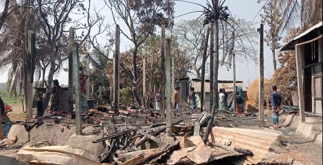 শরীয়তপুরে ভয়াবহ অগ্নিকাণ্ডে ৫টি ঘর পুড়ে ছাই, দুই পরিবার নিঃস্ব