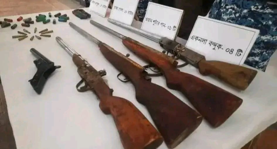 সুন্দরবনের দুর্ধর্ষ ডাকাত ‘করিম শরীফ বাহিনী’র সদস্য বাদশা আগ্নেয়াস্ত্র-গুলিসহ আটক