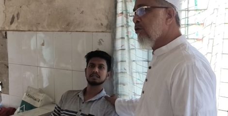 মাদক কারবারি ও জুয়ারিদের হামলায় আহত সাংবাদিক, হাসপাতালে খোঁজ নিলেন জামায়াত নেতা