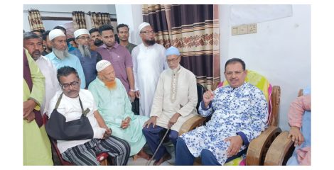 আহত প্রধান শিক্ষককে বাড়িতে গিয়ে দেখলেন এমপি শফিকুর রহমান কিরন