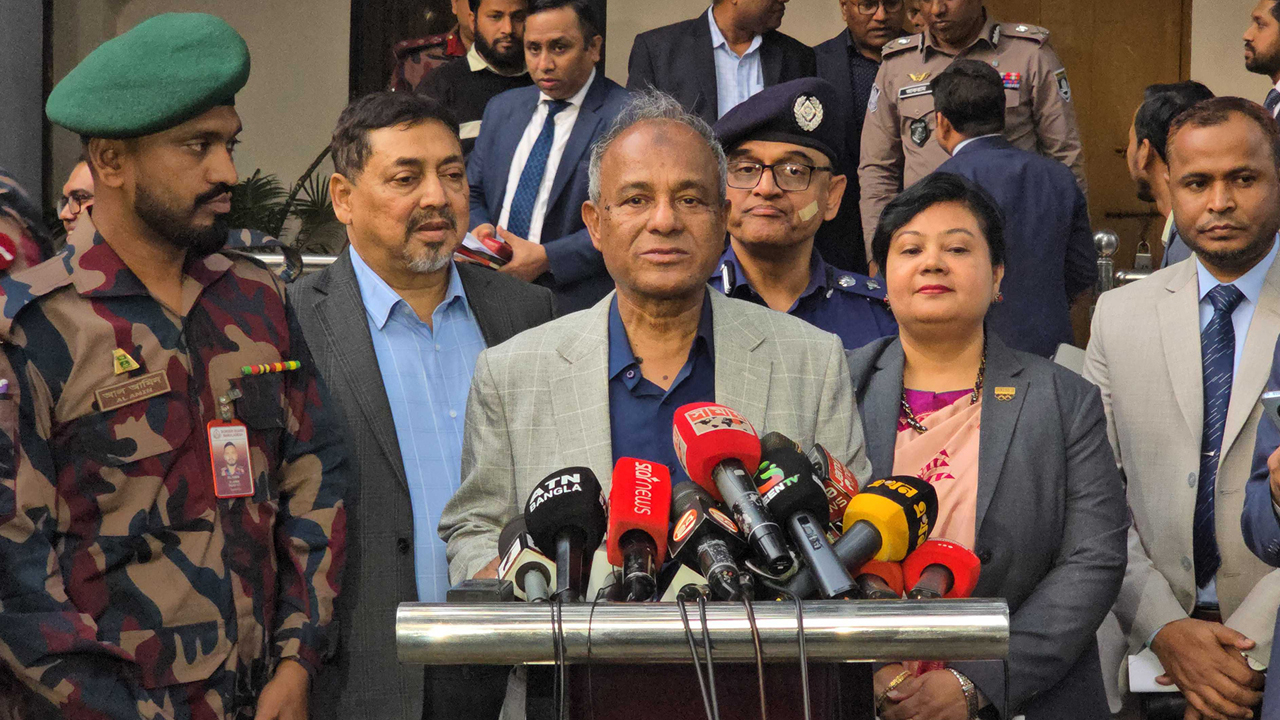 ময়মনসিংহে স্বরাষ্ট্র উপদেষ্টা: ‘কেন্দ্র দখল হলে কেউ ছাড় পাবে না’