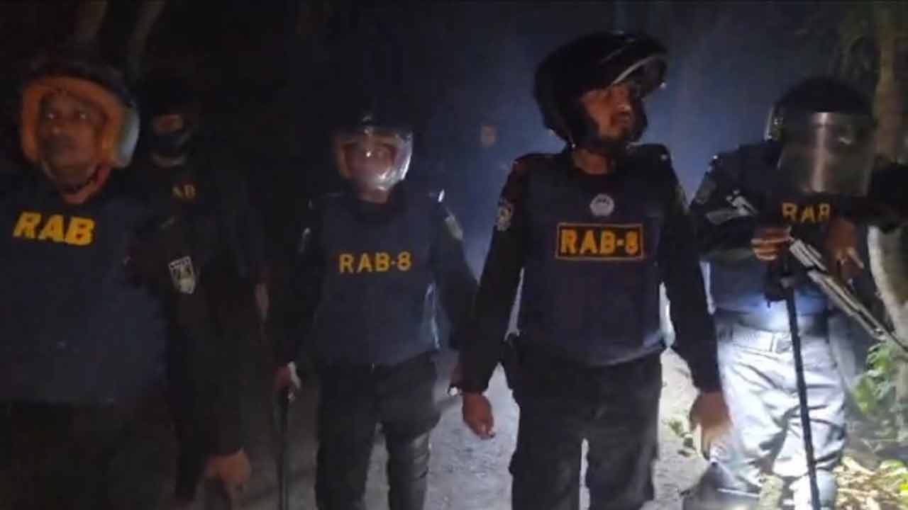 মাদারীপুরে দুই পক্ষের রণক্ষেত্র: শতাধিক ককটেল বিস্ফোরণ, আহত ৩