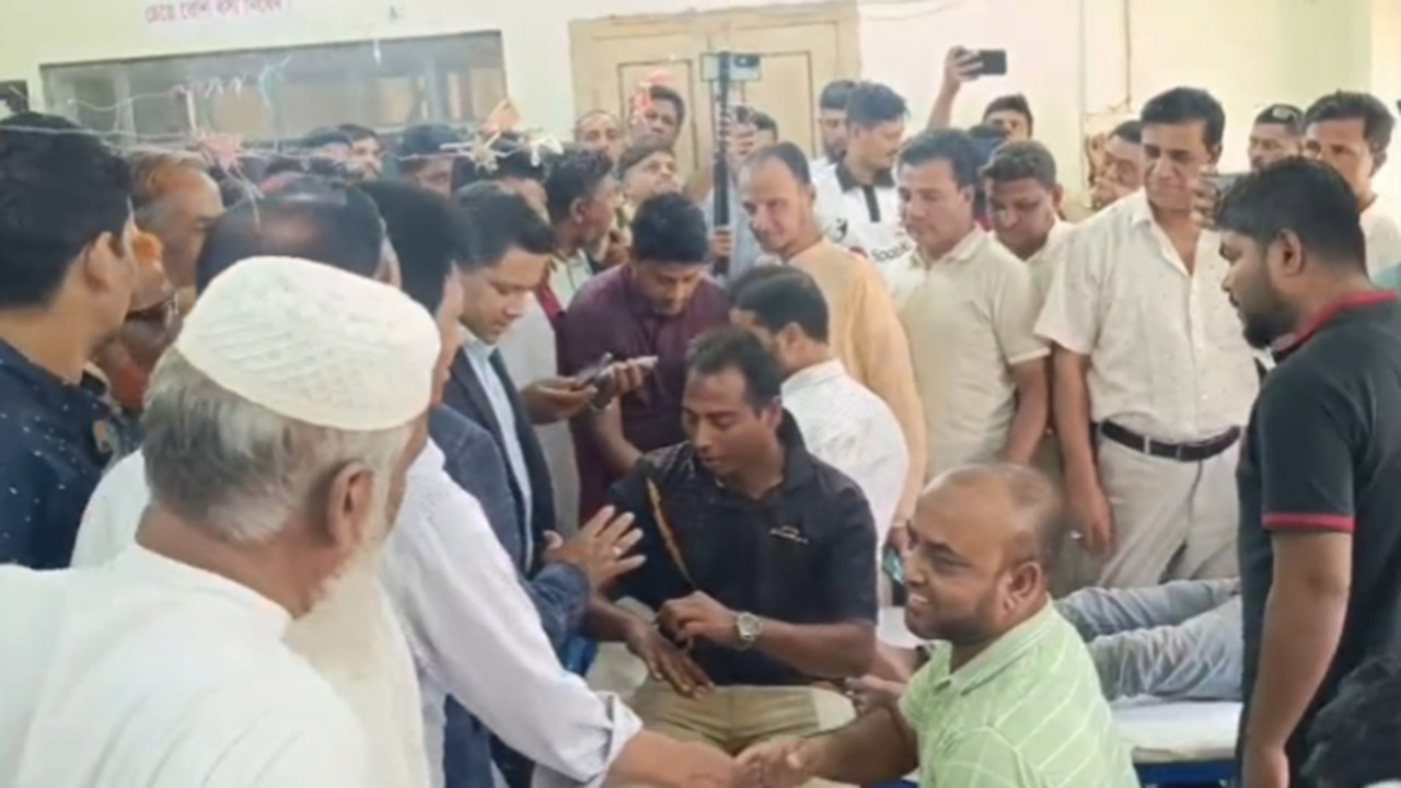 এমপি আসার খবরে রোগীদের সরিয়ে বেড দখল করলেন ‘নকল’ রোগীরা