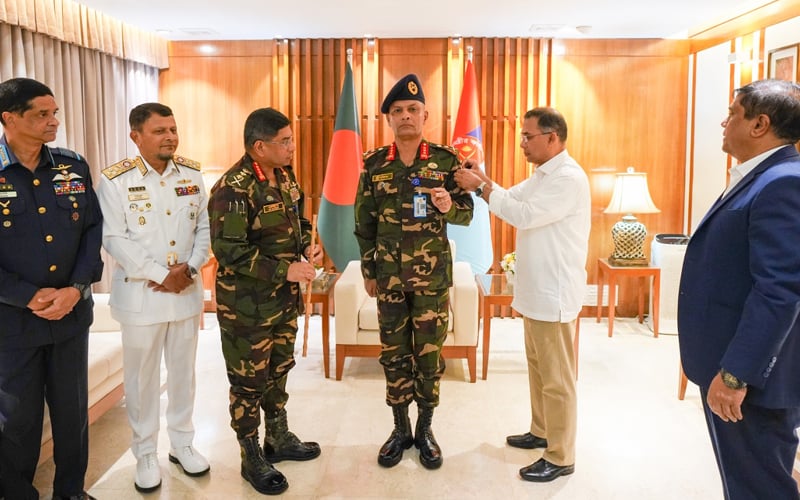 সশস্ত্র বাহিনী বিভাগের নতুন পিএসও হিসেবে লে. জেনারেল মীর মুশফিকুর রহমানের দায়িত্ব গ্রহণ
