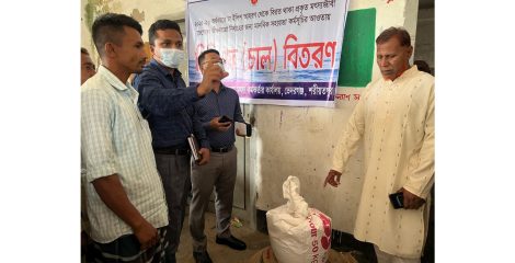 শরীয়তপুরে জেলেদের চাল বিতরণে অনিয়মের অভিযোগ