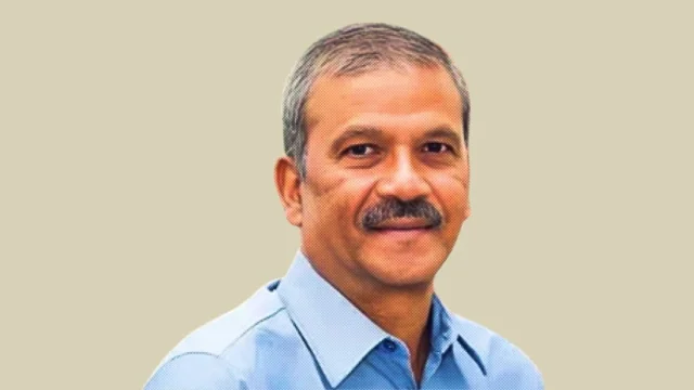 ‘অসমাপ্ত আত্মজীবনী’ বিক্রিতে বাধার অভিযোগ, মধ্যরাতে প্রতিবাদ আসিফ নজরুলের