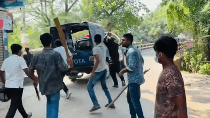 গোপালগঞ্জে ‘জয় বাংলা’ স্লোগানে পুলিশের ওপর হামলা, এসআইসহ আহত ২