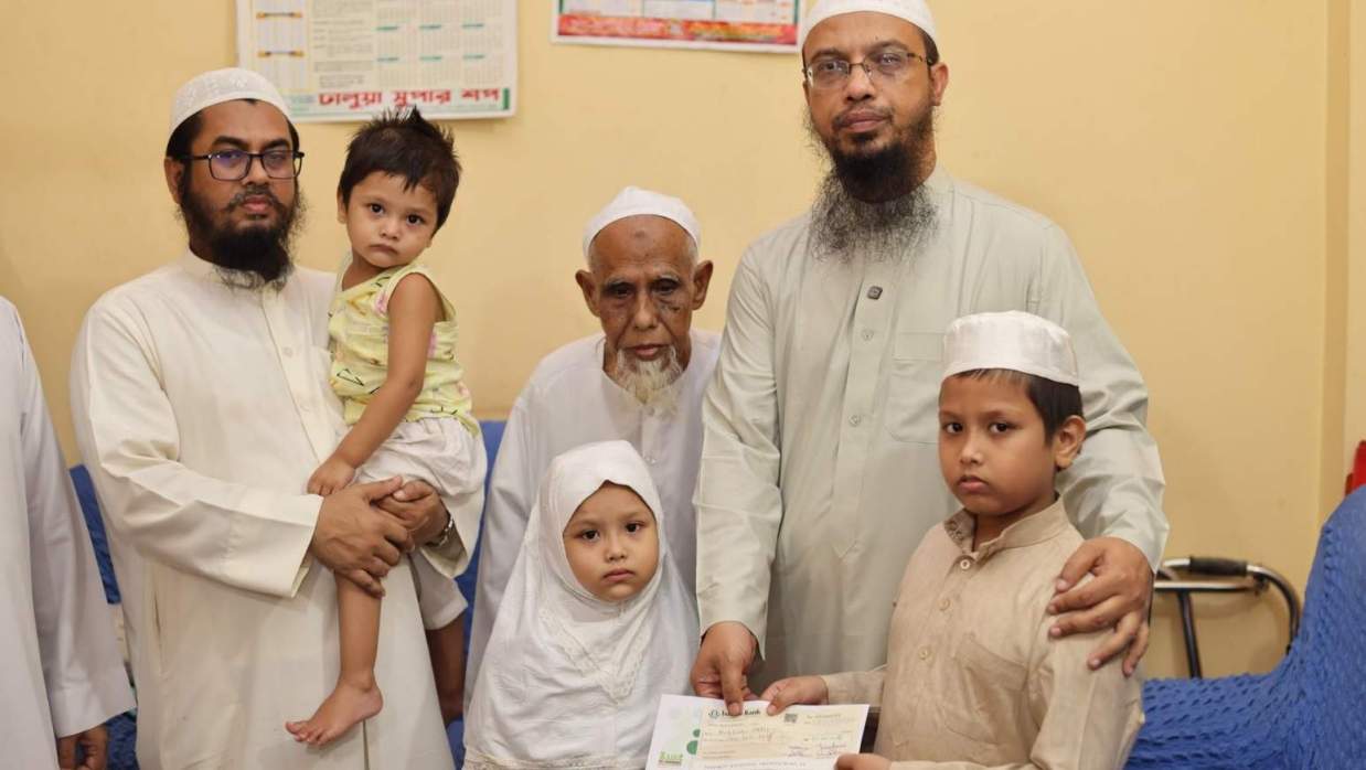 সৌদিতে নিহত আলেমের তিন এতিম সন্তানের পাশে আহমাদুল্লাহ, ১০ লাখ টাকা সহায়তা