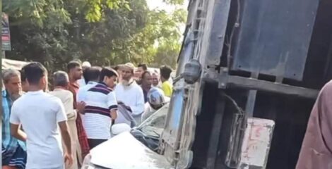 ফরিদপুরে প্রাইভেটকারের ওপর বালুবোঝাই ট্রাক উল্টে মা ও ছেলের মৃত্যু, আহত ৩