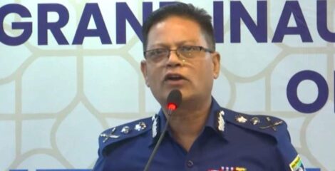 সরকার অনুমতি দিলে ক্রসফায়ার করব’—আইজিপির বক্তব্যে বিতর্ক