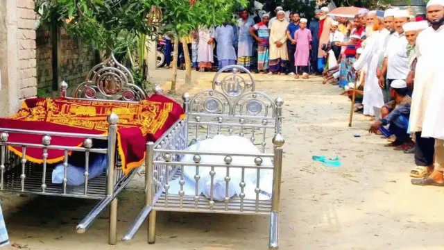 স্ত্রীর লাশ রেখে নামাজ পড়তে গিয়ে মসজিদেই স্বামীর মৃত্যু
