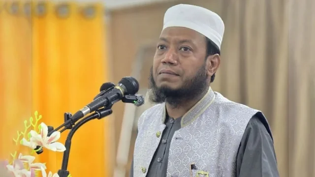 রাজশাহীতে মাহফিলের অনুমতি না মেলায় প্রধানমন্ত্রীর দৃষ্টি আকর্ষণ আমির হামজার