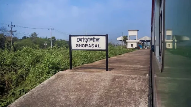 নরসিংদীর ঘোড়াশালে ট্রেনের ধাক্কায় মা-মেয়ের মৃত্যু, রেললাইনে হাঁটার সময় দুর্ঘটনা