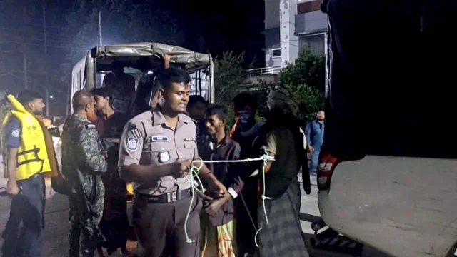 পদ্মায় মা ইলিশ রক্ষায় অভিযান: শরীয়তপুরে ১০ জেলের বিনাশ্রম কারাদণ্ড