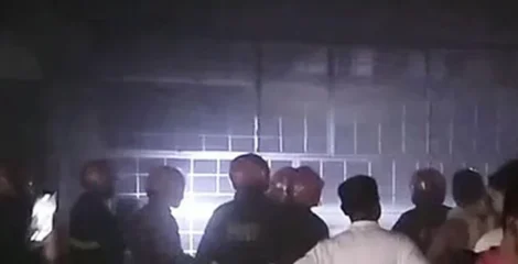 কক্সবাজারের সুগন্ধা পয়েন্টে হোটেলে আগুন, নামতে গিয়ে কয়েকজন আহত