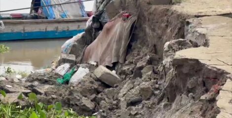 পদ্মার ভাঙনে শরীয়তপুরে তীর রক্ষা বাঁধের ৫০ মিটার নদীগর্ভে