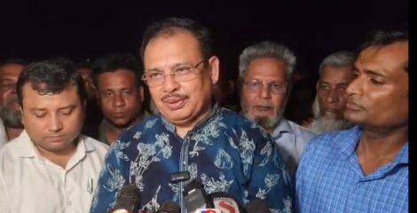 “এক ইঞ্চি মাটিও নদীগর্ভে যেতে দেওয়া হবে না”: সুরেশ্বরে বাঁধ ধসে এমপি কিরণের কড়া হুঁশিয়ারি, নদীপাড়ে উদ্ধার তৎপরতা