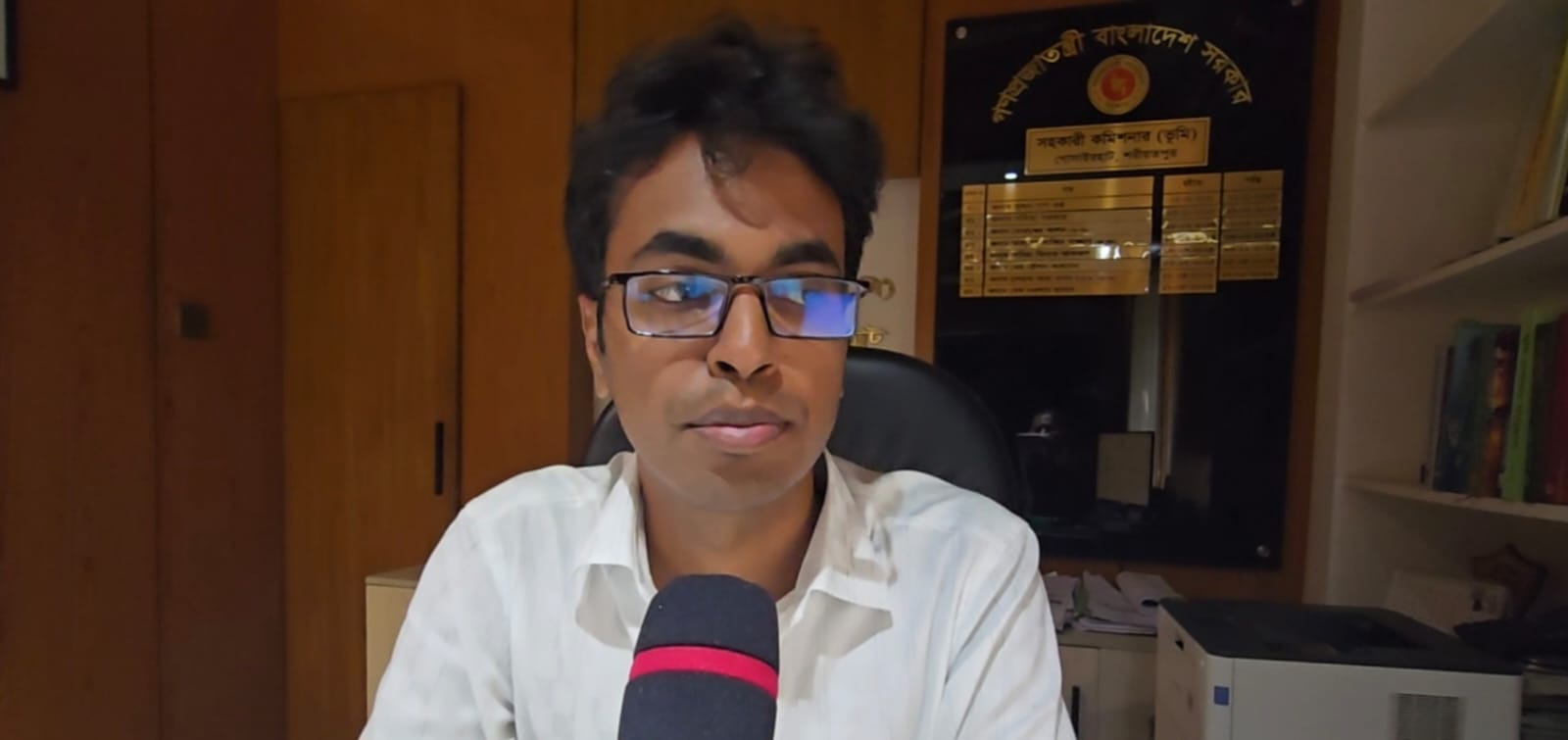 গোসাইরহাটের দাসের জঙ্গল বাজারে অবৈধ স্থাপনা উচ্ছেদ করেছেন উপজেলা প্রশাসন