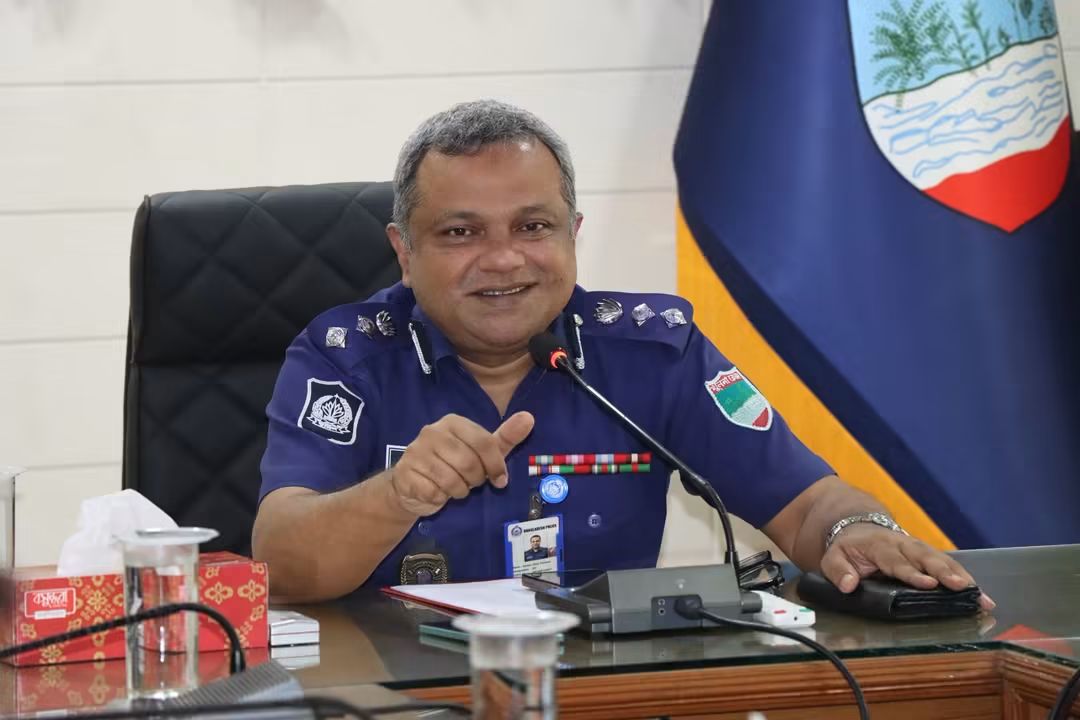 নয় দিনে ২৮৯ গ্রেপ্তার, অপরাধ দমনে কঠোর অবস্থানে খুলনার এসপি