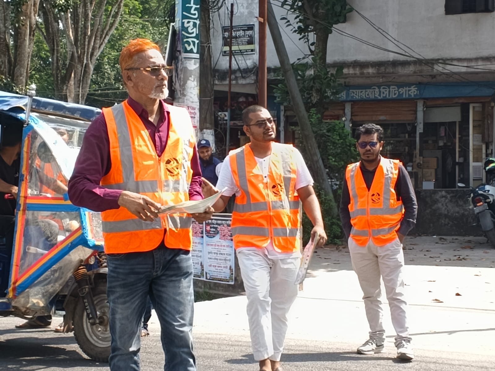 সড়ক দুর্ঘটনা রোধে শরীয়তপুরে চালকদের সচেতন করল নিরাপদ সড়ক চাই